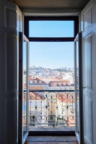 Central & Calm With Great View Lisbon Bagian luar foto