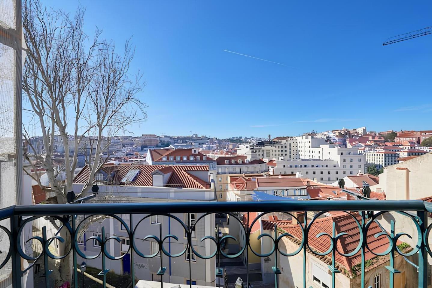 Central & Calm With Great View Lisbon Bagian luar foto